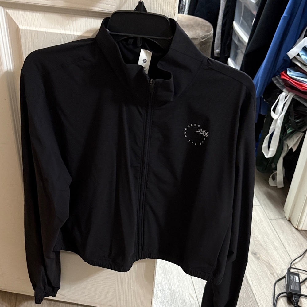 Run crew graphic jacket